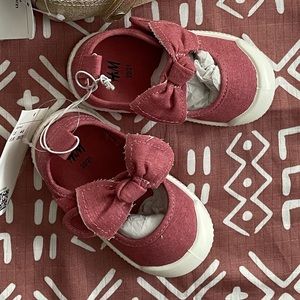 NWT H&M Baby/Toddler Shoes Sneakers Mary Jane, Size 4-5, Pink